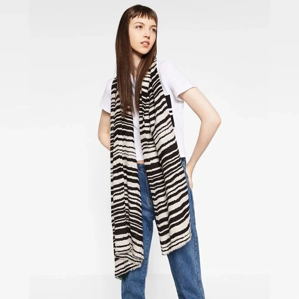 ✨HP✨TWO-TONE PRINTED SCARF✨